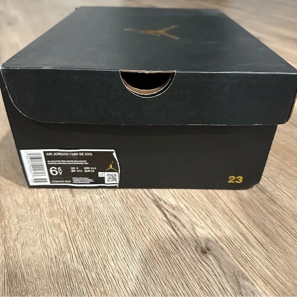 {preloved} Youth Air Jordan 1 - Picture 11 of 11